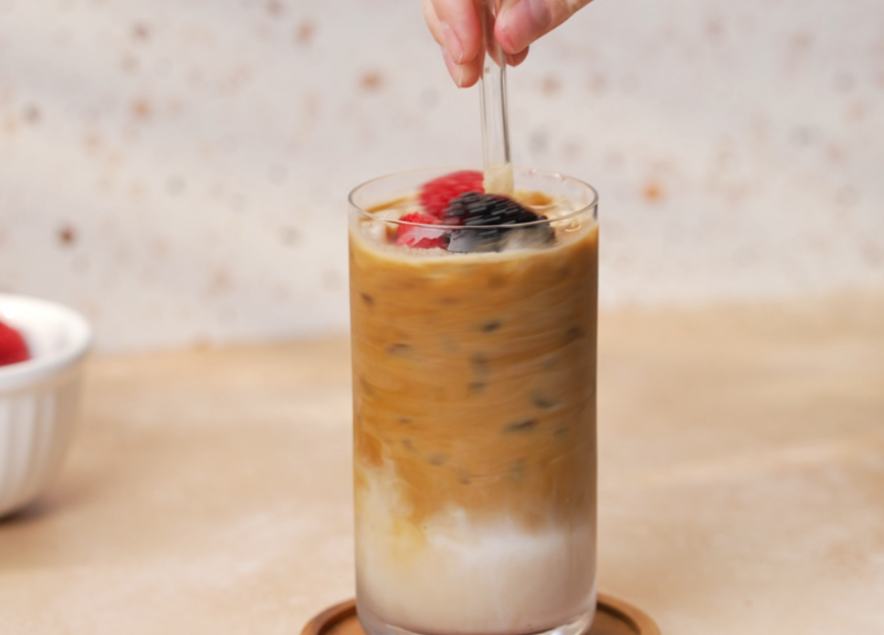 Iced Razzleberry Dream Latte